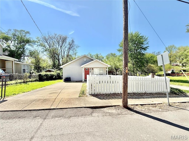 113 N Long St, Bonne Terre, MO 63628 - view of front facade with fence