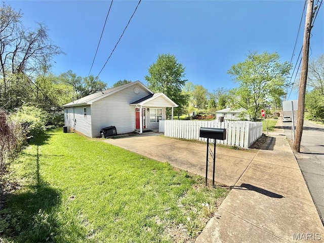 113 N Long St, Bonne Terre, MO 63628 - view of side of home with concrete driveway