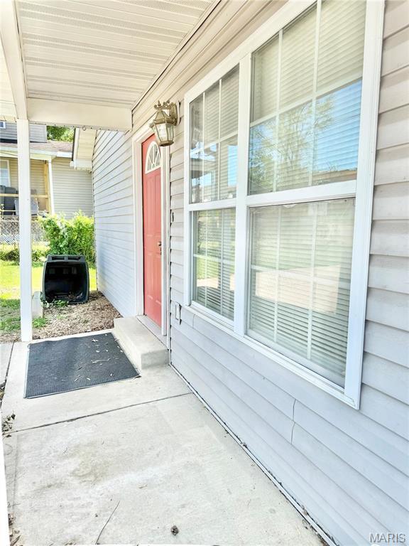 113 N Long St, Bonne Terre, MO 63628 - property entrance with a porch