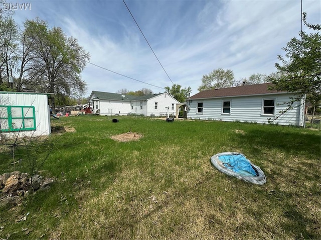 2370 Hawthorne Manor Dr, Florissant, MO 63031 - view of grassy yard