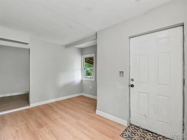 2822 State Rd W, Eureka, MO 63025 - foyer entrance featuring light wood-style flooring and baseboards