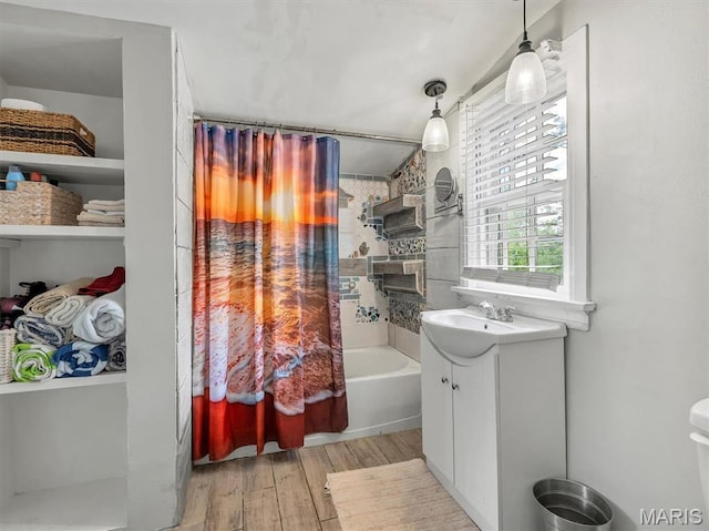 2822 State Rd W, Eureka, MO 63025 - full bath with wood finished floors, shower / bathtub combination with curtain, and vanity