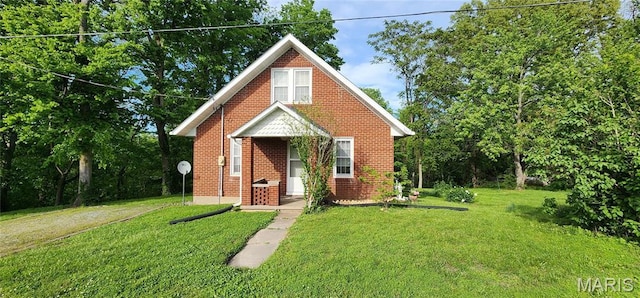 500 Church St, Chester, IL 62233 - bungalow featuring a front lawn and brick siding