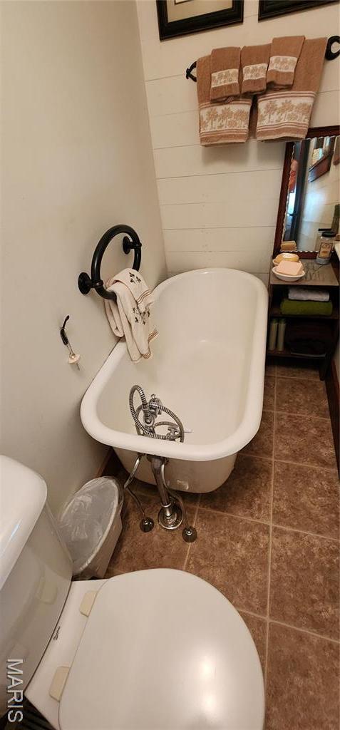 500 Church St, Chester, IL 62233 - bathroom with a tub
