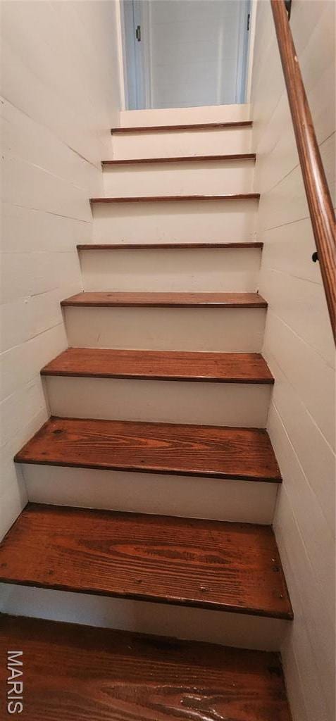 500 Church St, Chester, IL 62233 - stairway featuring wood finished floors