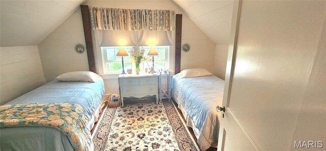 500 Church St, Chester, IL 62233 - bedroom with lofted ceiling