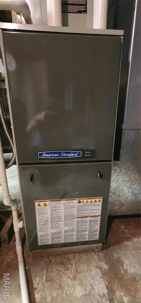 500 Church St, Chester, IL 62233 - detailed view of heating unit