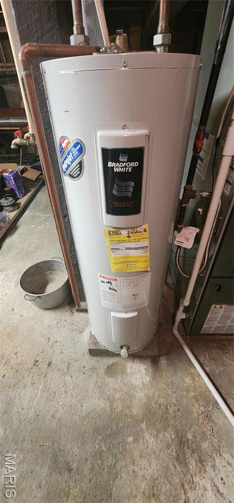 500 Church St, Chester, IL 62233 - utilities with electric water heater and water heater