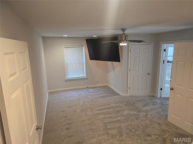 spare room with carpet floors, a ceiling fan, baseboards, recessed lighting, and healthy amount of natural light