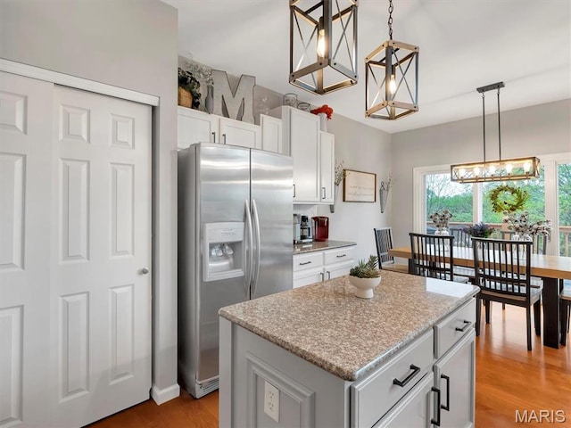 535 Vista Hills Ct, Eureka, MO 63025 - kitchen with stainless steel refrigerator with ice dispenser, a chandelier, light wood finished floors, a kitchen island, and white cabinetry