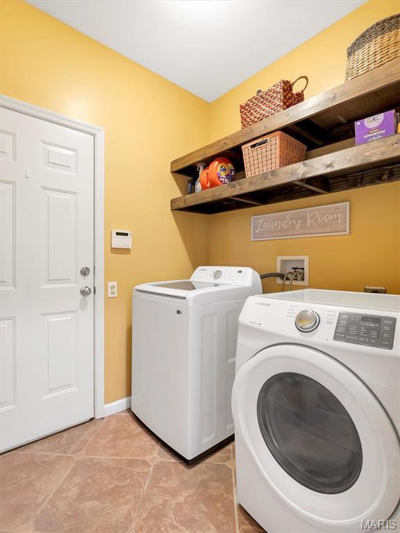 535 Vista Hills Ct, Eureka, MO 63025 - laundry room featuring washer and clothes dryer and baseboards