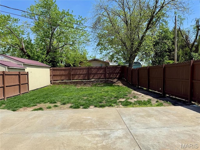 view of yard with a patio