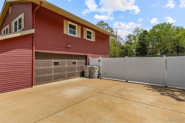 10179 Cherry Hill Ln, Potosi, MO 63664 - view of side of home featuring fence and a garage