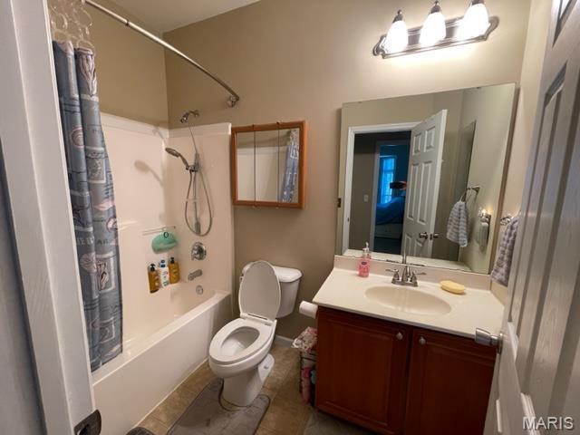 11 Summers Dr, Hawk Point, MO 63349 - bathroom featuring shower / bath combo with shower curtain, toilet, tile patterned floors, vanity, and baseboards