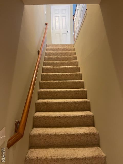 11 Summers Dr, Hawk Point, MO 63349 - view of stairs