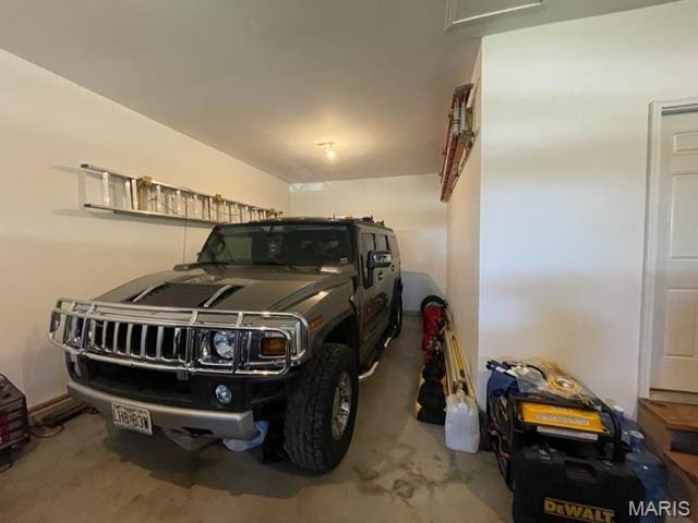 11 Summers Dr, Hawk Point, MO 63349 - view of garage