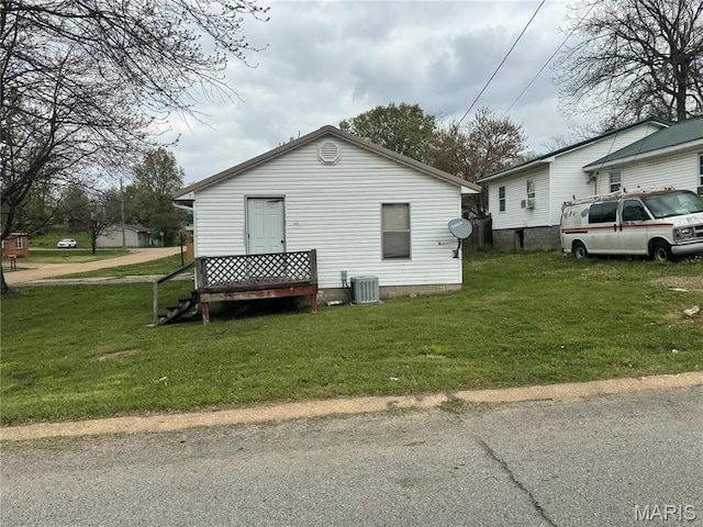1107 Winnie St, Poplar Bluff, MO 63901 - view of side of home with central air condition unit and a lawn