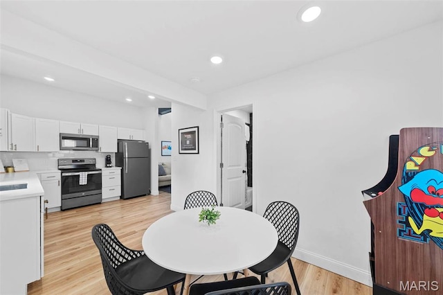 1326 Graham St, Saint Louis, MO 63139 - dining space featuring light wood-style floors, recessed lighting, and baseboards