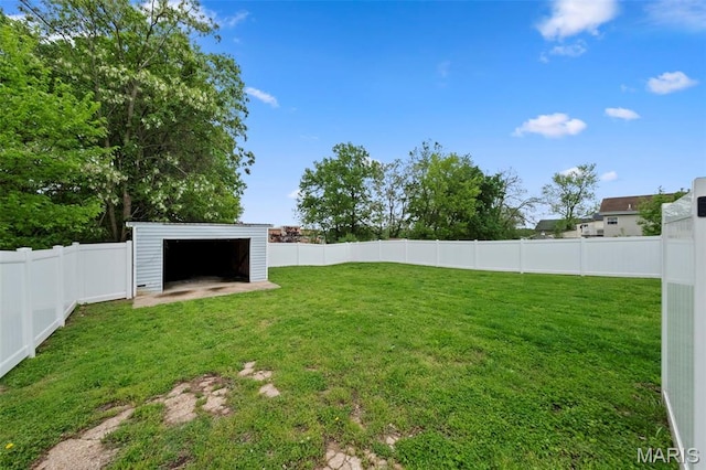 1326 Graham St, Saint Louis, MO 63139 - view of yard with an outdoor structure