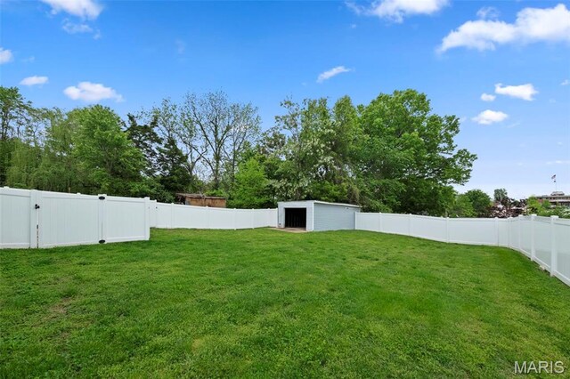 1326 Graham St, Saint Louis, MO 63139 - view of yard