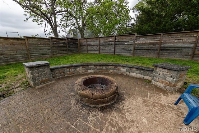view of patio with a fire pit