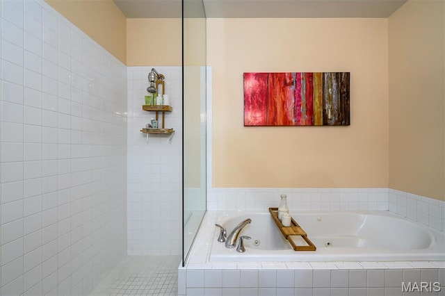 901 Washington Ave Unit 411, Saint Louis, MO 63101 - bathroom with a tub with jets and a tile shower