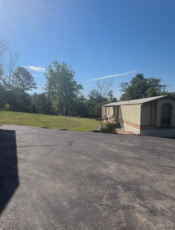 5904 Kneff Rd, Imperial, MO 63052 - view of grassy yard with an outbuilding