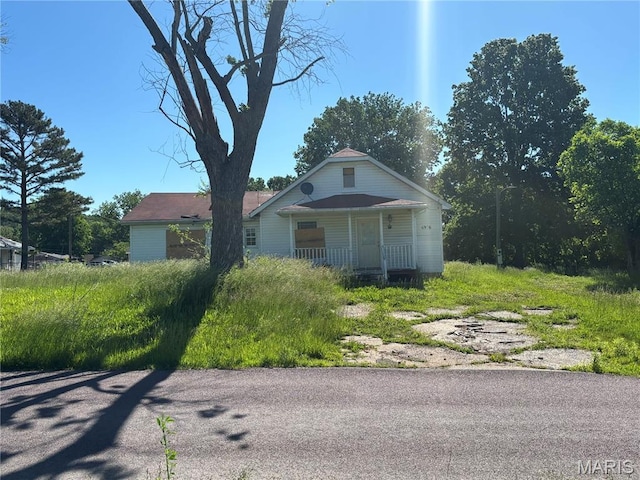 6966 Front St, Barnhart, MO 63012 - bungalow featuring covered porch