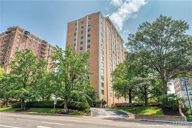 900 S Hanley Rd Unit 15E, Clayton, MO 63105 - view of apartment building / complex