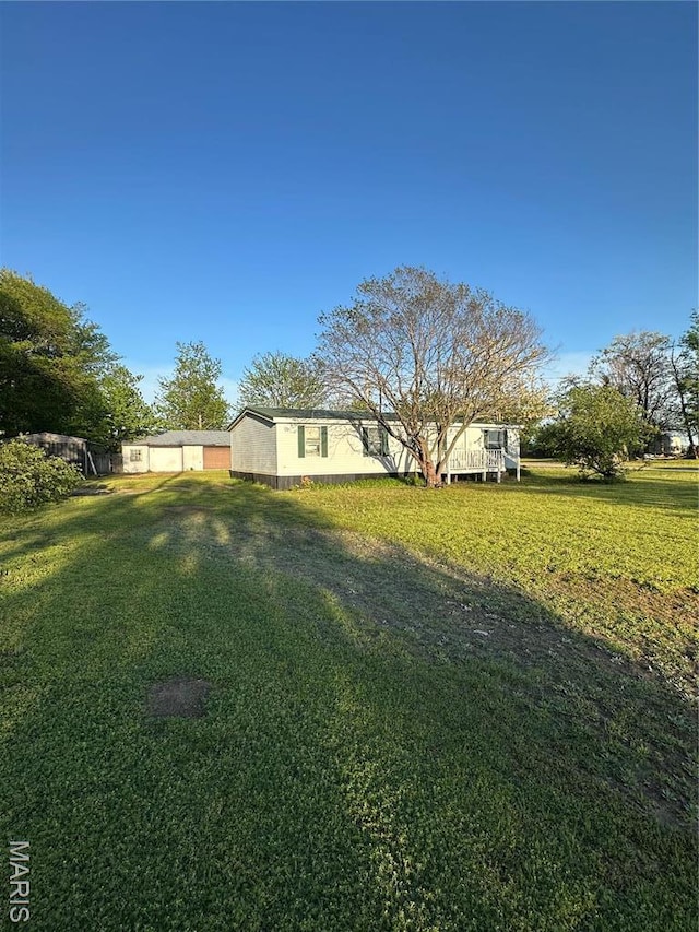 549 E Outer Rd, Sikeston, MO 63801 - view of green lawn