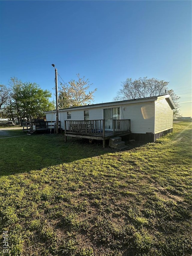 549 E Outer Rd, Sikeston, MO 63801 - back of house featuring a deck and a yard