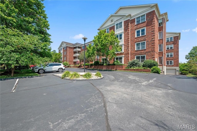 526 Sarah Ln Unit 27, Saint Louis, MO 63141 - view of property with uncovered parking