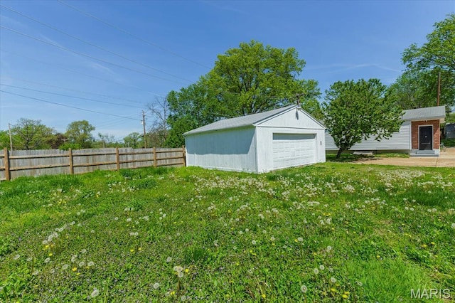 656 Beatrice Ave, Saint Louis, MO 63125 - view of yard with a detached garage and an outbuilding