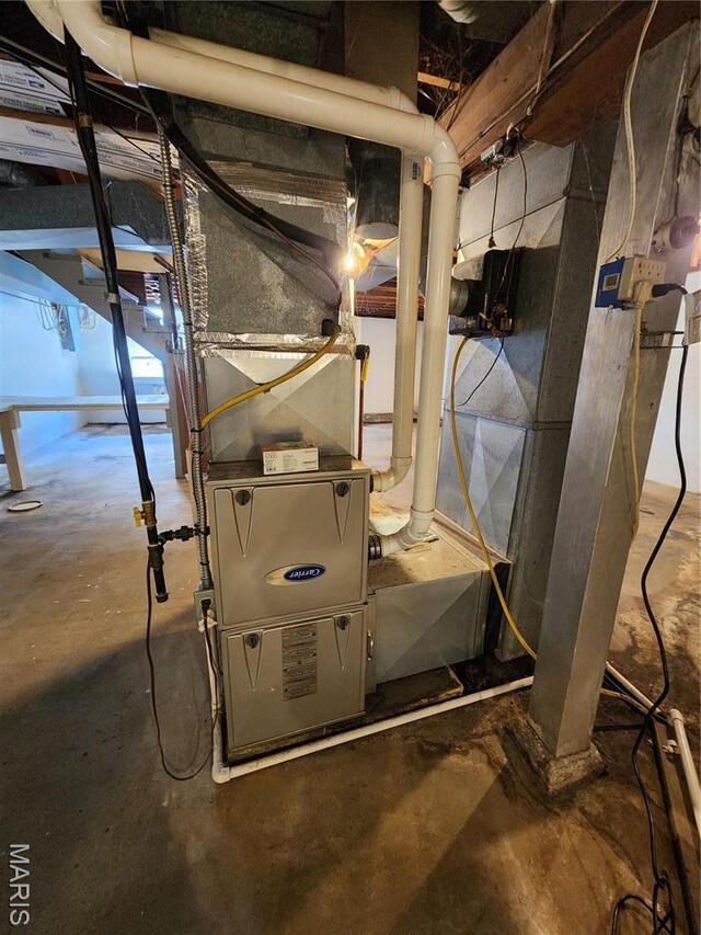 4028 Mcmasters Ave, Hannibal, MO 63401 - view of utility room