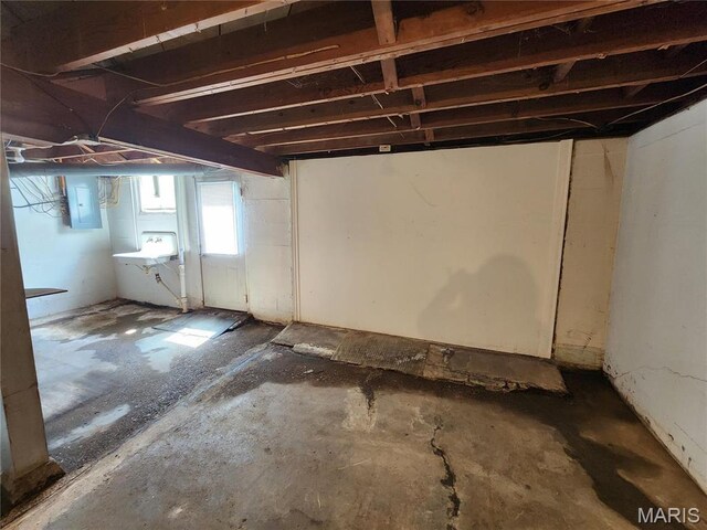 4028 Mcmasters Ave, Hannibal, MO 63401 - basement featuring electric panel and washer / dryer