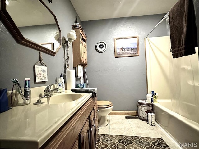 34 Kathryn Dr, St James, MO 65559 - full bath featuring shower / bath combo with shower curtain, toilet, and vanity