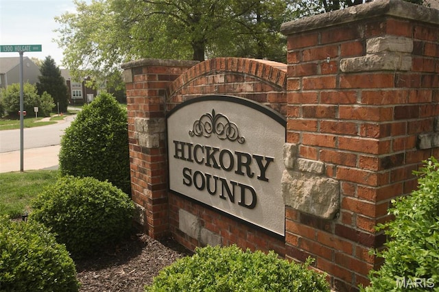 1340 Holgate Dr Unit F2, Ballwin, MO 63021 - view of community sign