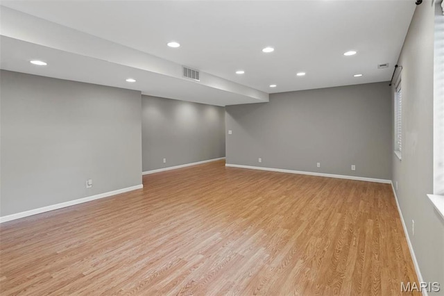 unfurnished room featuring light wood-style flooring, baseboards, and recessed lighting