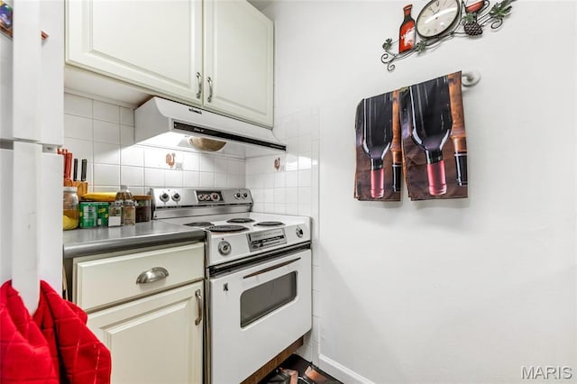 10457 Briarbend Dr Unit 8, Saint Louis, MO 63146 - kitchen featuring electric stove, under cabinet range hood, tasteful backsplash, and baseboards