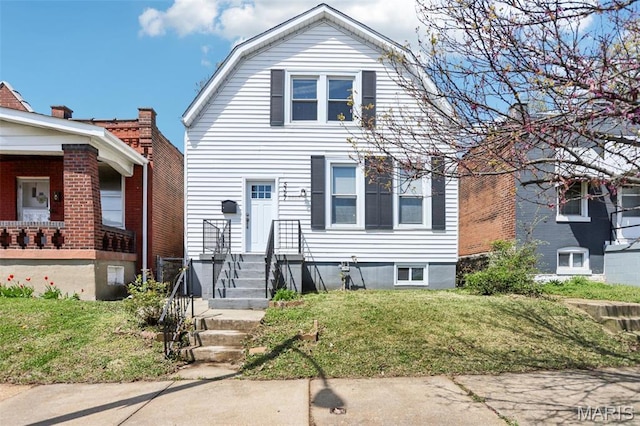 5327 W Ave, Saint Louis, MO 63116 - view of front of house with a gambrel roof and a front lawn