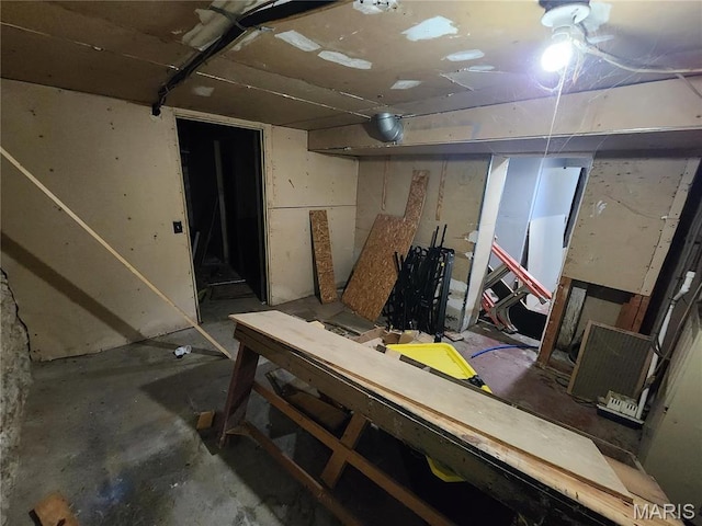 420 E 9th St, Alton, IL 62002 - view of unfinished below grade area