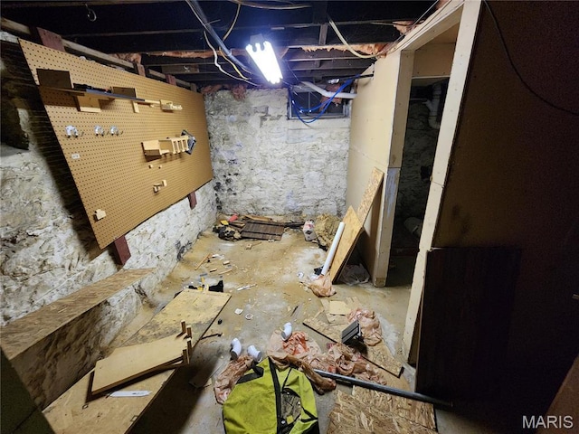 420 E 9th St, Alton, IL 62002 - unfinished below grade area with a workshop area