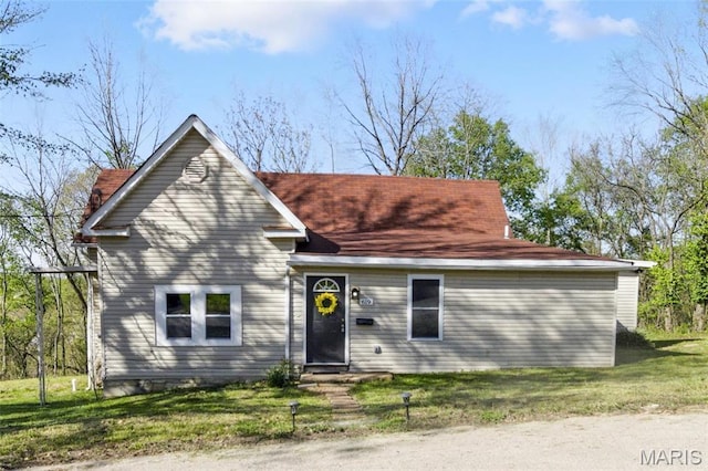 619 E 3rd St, De Soto, MO 63020 - view of front of home with a front yard