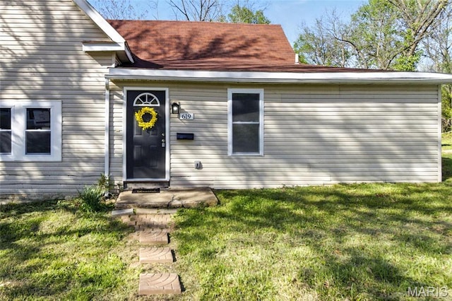 619 E 3rd St, De Soto, MO 63020 - entrance to property with a lawn