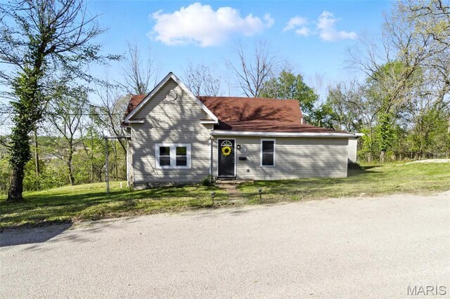 619 E 3rd St, De Soto, MO 63020 - view of front of house with a front lawn