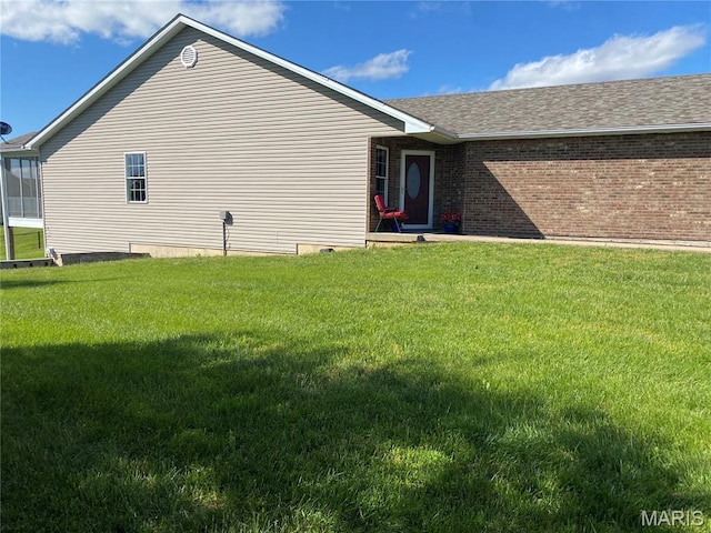 7 Chester Rd, Hannibal, MO 63401 - view of property exterior featuring a yard and brick siding