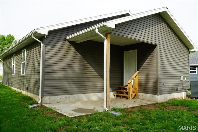 468 Polk St, Lebanon, MO 65536 - rear view of property with entry steps and a patio area