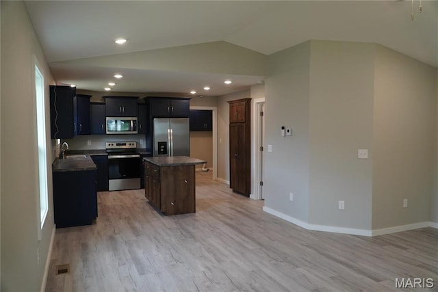 468 Polk St, Lebanon, MO 65536 - kitchen featuring stainless steel appliances, lofted ceiling, a sink, a kitchen island, and light wood finished floors