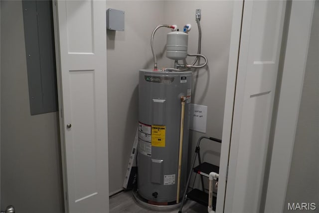 468 Polk St, Lebanon, MO 65536 - utility room with water heater and electric panel