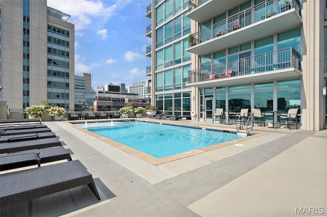 4909 Laclede Ave Unit 805, Saint Louis, MO 63108 - community pool featuring a patio
